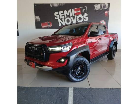 TOYOTA HILUX 2.8 D-4D TURBO DIESEL CD GR-S 4X4 AUTOMÁTICO
